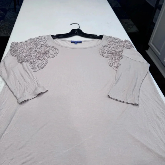 Vivienne Vivienne Tam Women’s Light Taupe Top With Embellished Shoulders Sz M - Picture 8 of 8